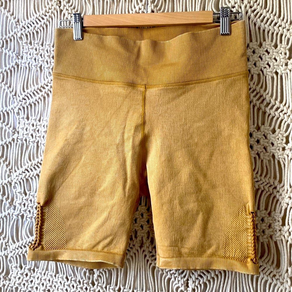 Aerie offline bike shorts in golden yellow sz medium